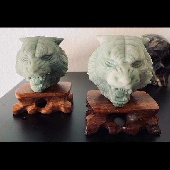 1PC Carved Natural green jasper tiger head - Picture 2 of 3